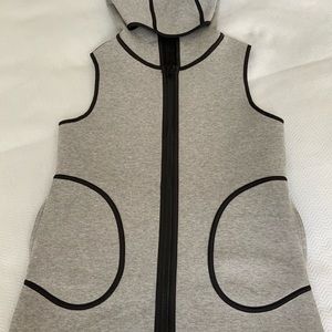 Lululemon Reversible Black/Grey Vest sz 6
